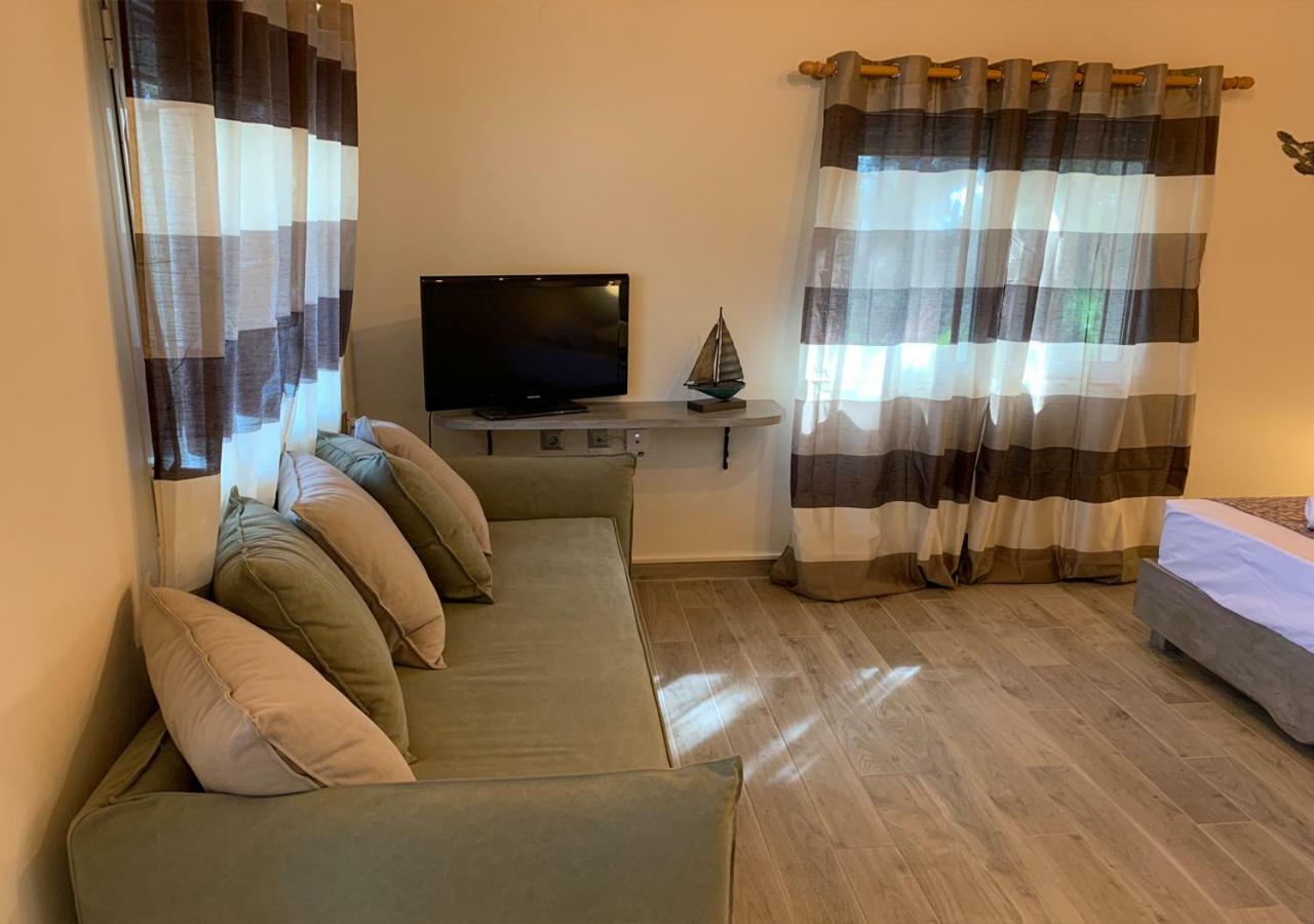 Iliovasilema Aparthotel Plati  Buitenkant foto